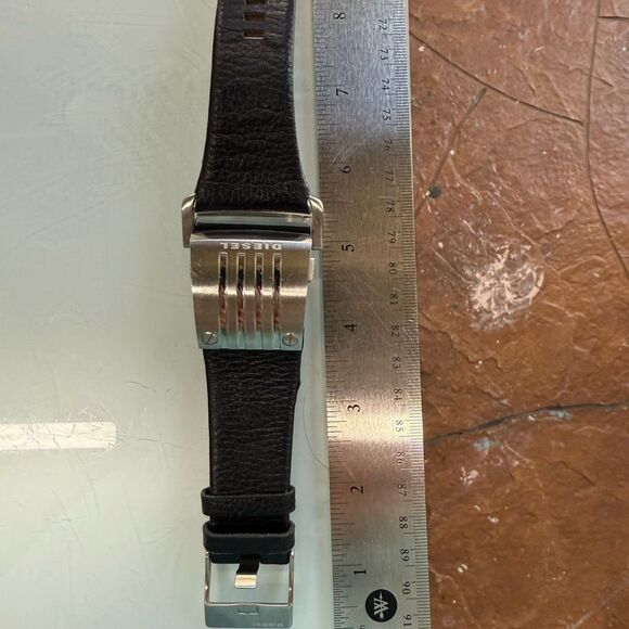 Rare Diesel Watch DZ 7079 for parts or repair has new battery not running EUC - Picture 11 of 11